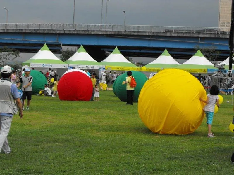 Destionation: Hi Seoul Festival - summer 2008 edition - weird balloons and a monster ballet, anyone? Destionation: Hi Seoul Festival - summer 2008 edition - weird balloons and a monster ballet, anyone? - Festivals, South Korea -