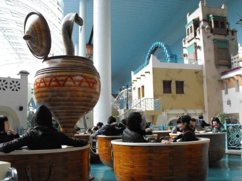 Destination: Lotte World - South Korea's biggest indoor amusement park (Seoul, South Korea) - South Korea -