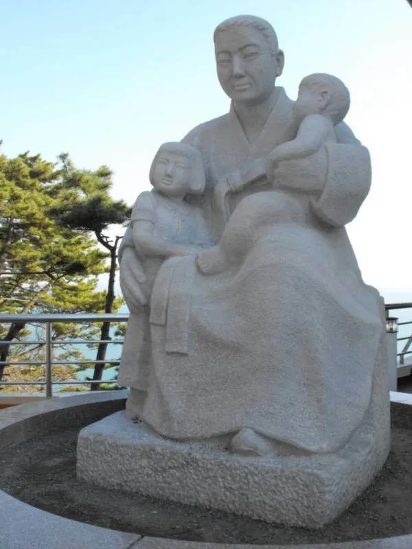 Destination: Taejongdae Park - the sea, natural wonders, and a Buddhist temple (Busan, South Korea) Destination: Taejongdae Park - the sea, natural wonders, and a Buddhist temple (Busan, South Korea) - South Korea -