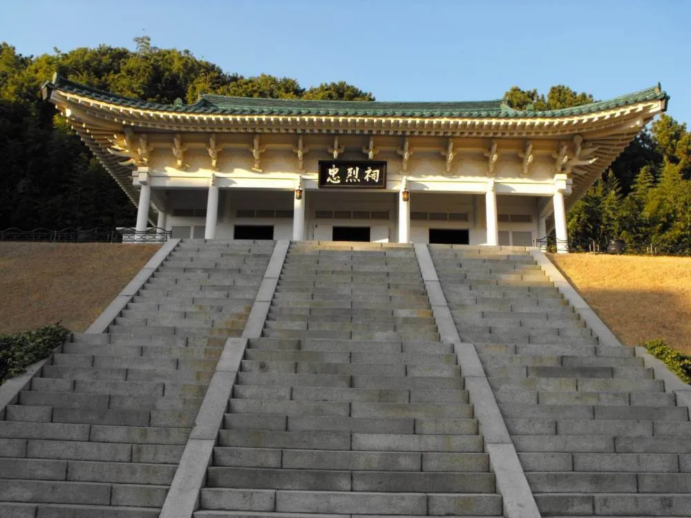 Destination: Chungnyeolsa (Busan, South Korea) - South Korea -