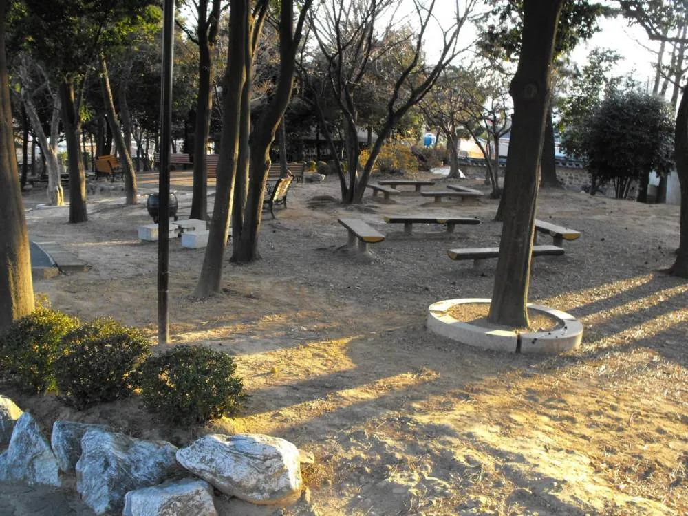 Destination: Chungnyeolsa (Busan, South Korea) - South Korea -