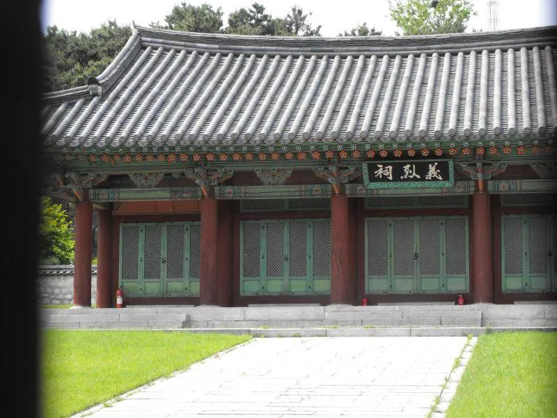 Destination: Hyochang Park - a historic park with tombs (Seoul, South Korea) - South Korea -