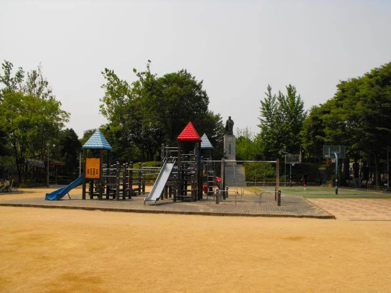 Destination: Hyochang Park - a historic park with tombs (Seoul, South Korea) - South Korea -