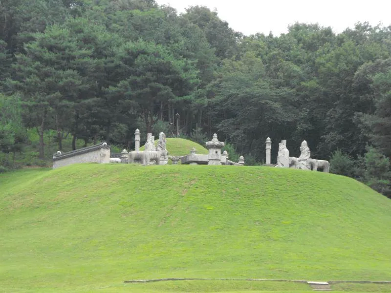 Destination: Dongguneung - a Joseon Dynasty Tomb and UNESCO World Heritage Site (Guri, South Korea) - South Korea -