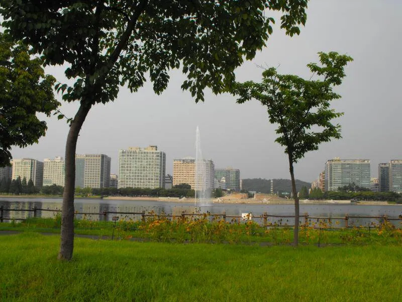 Destination: Lake Park - boring name, beautiful scenery (Ilsan / Goyang, South Korea) - South Korea -