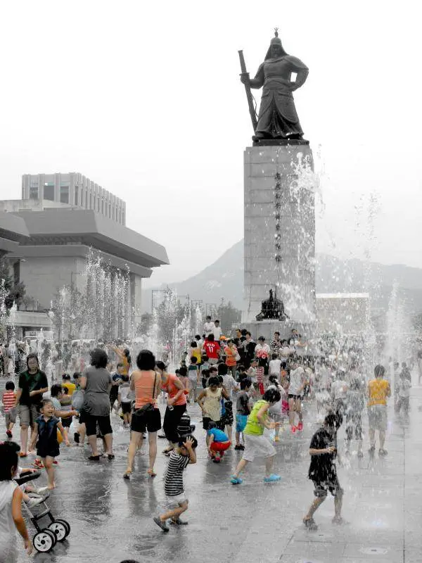 Destination: Gwanghwamun Plaza - a buzzing urban area in the heart of Seoul (South Korea) - South Korea -