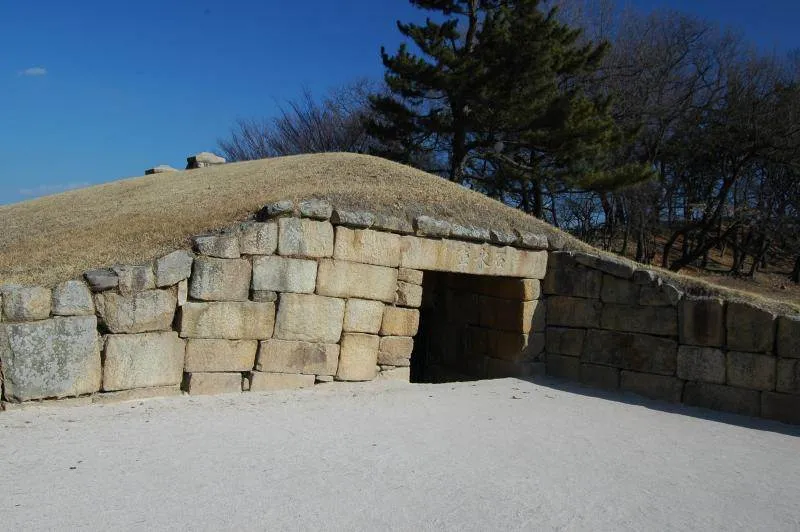 Destination: Tomb hunting in Gyeongju (Gyeongsangbuk-do, South Korea) - South Korea -