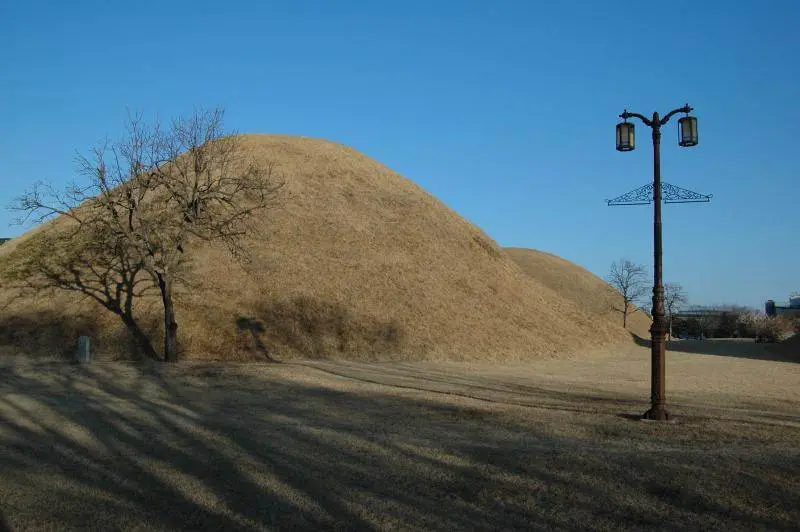 Destination: Tomb hunting in Gyeongju (Gyeongsangbuk-do, South Korea) - South Korea -