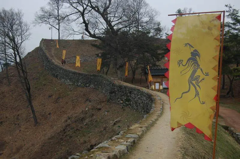 Destination: Gongsanseong — an interesting old fortress (Gongju, South Korea)