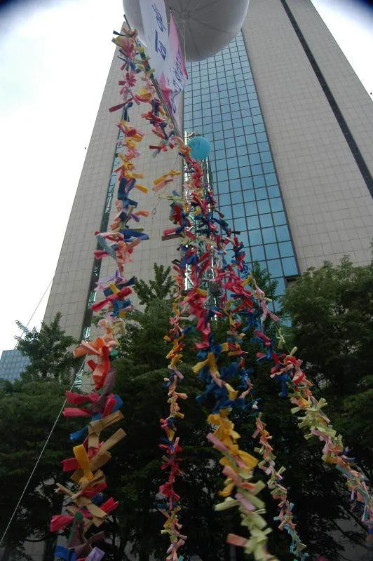 Destination: Lotus Lantern Festival - how Seoul celebrates Buddha's Birthday (2010) - Festivals, South Korea -