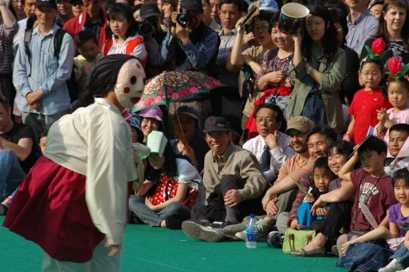 Destination: Lotus Lantern Festival - how Seoul celebrates Buddha's Birthday (2010) - Festivals, South Korea -