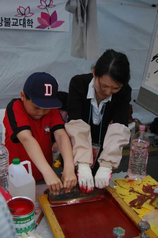 Destination: Lotus Lantern Festival - how Seoul celebrates Buddha's Birthday (2010) - Festivals, South Korea -