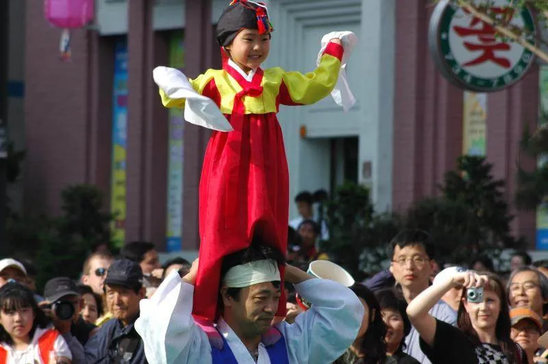 Destination: Lotus Lantern Festival - how Seoul celebrates Buddha's Birthday (2010) - Festivals, South Korea -