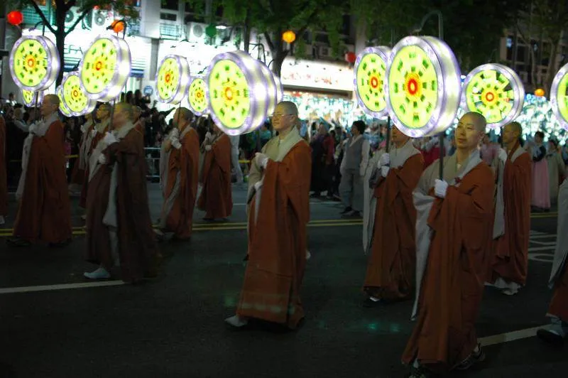 Destination: Lotus Lantern Festival - how Seoul celebrates Buddha's Birthday (2010) - Festivals, South Korea -