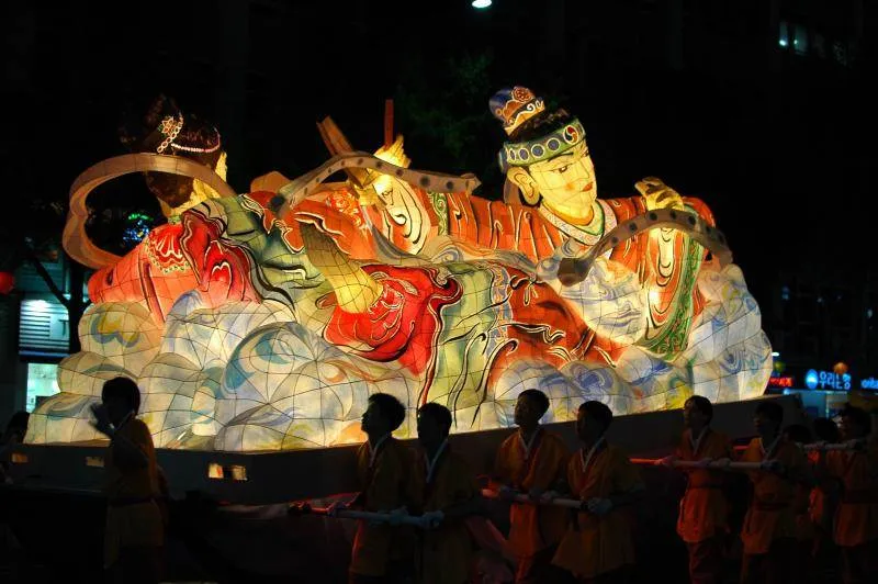 Destination: Lotus Lantern Festival - how Seoul celebrates Buddha's Birthday (2010) - Festivals, South Korea -