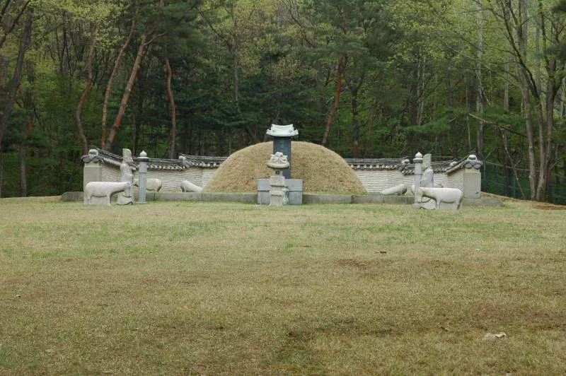 Destination: Seooreung - a Joseon Dynasty grave of royalty (Goyang, South Korea)) - South Korea -