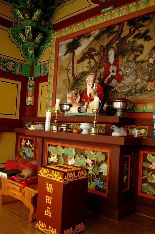 Destination: Yongmunsa - a Buddhist temple with a 1,100 year-old tree (Yangpyeong, Gyeonggi-do, South Korea) Destination: Yongmunsa - a Buddhist temple with a 1,100 year-old tree (Yangpyeong, Gyeonggi-do, South Korea) - South Korea -