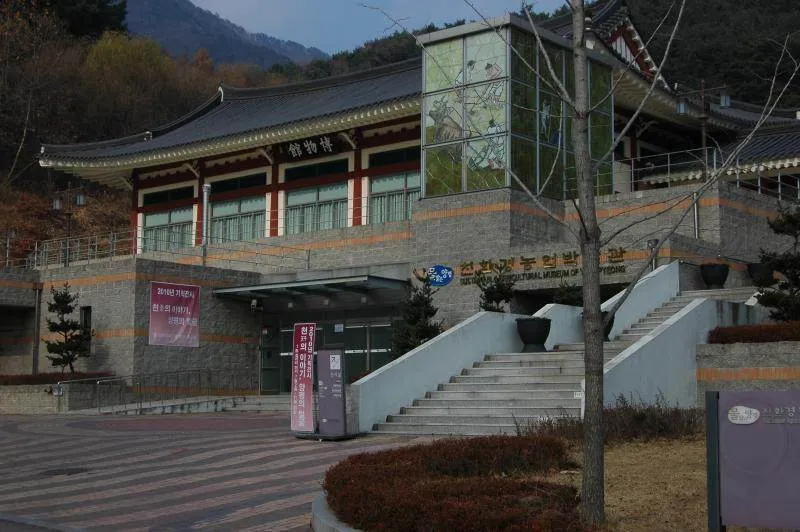Destination: Yongmunsa - a Buddhist temple with a 1,100 year-old tree (Yangpyeong, Gyeonggi-do, South Korea) Destination: Yongmunsa - a Buddhist temple with a 1,100 year-old tree (Yangpyeong, Gyeonggi-do, South Korea) - South Korea -