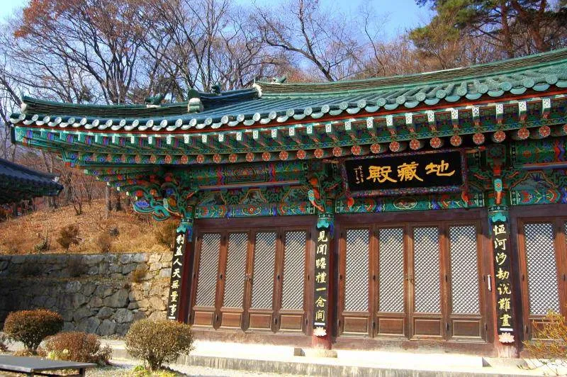 Destination: Yongmunsa - a Buddhist temple with a 1,100 year-old tree (Yangpyeong, Gyeonggi-do, South Korea) Destination: Yongmunsa - a Buddhist temple with a 1,100 year-old tree (Yangpyeong, Gyeonggi-do, South Korea) - South Korea -