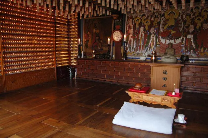 Destination: Yongjusa - a colorful Buddhist temple (Hwaseong city, Gyeonggi-do, South Korea) - South Korea -