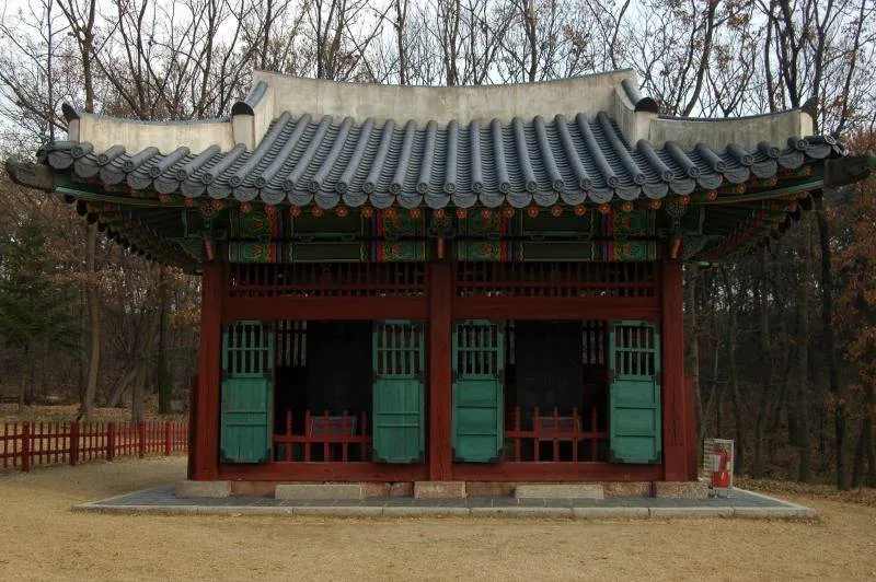 Destination: Yungneung and Geolleung - two Joseon Dynasty tombs worth exploring (Suwon area, Gyeonggi-do) Destination: Yungneung and Geolleung - two Joseon Dynasty tombs worth exploring (Suwon area, Gyeonggi-do) - South Korea -