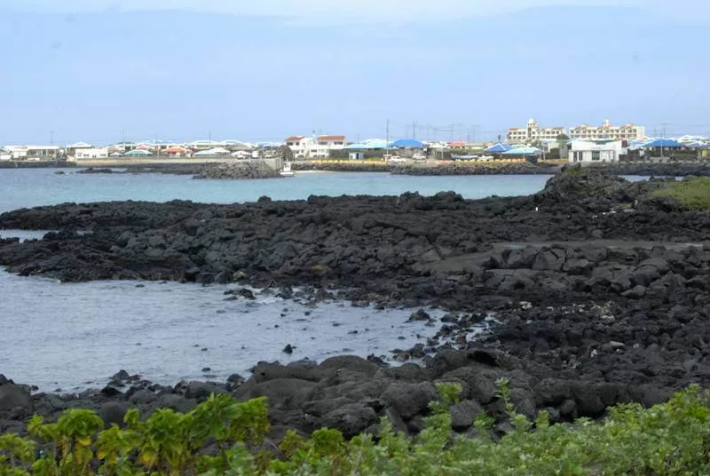 Destination: lava tubes, trick art, a volcanic crater, a Buddhist temple, and a sex park — a weekend around Jeju-do (South Korea) (SFW) Destination: lava tubes, trick art, a volcanic crater, a Buddhist temple, and a sex park — a weekend around Jeju-do (South Korea) (SFW) - South Korea -