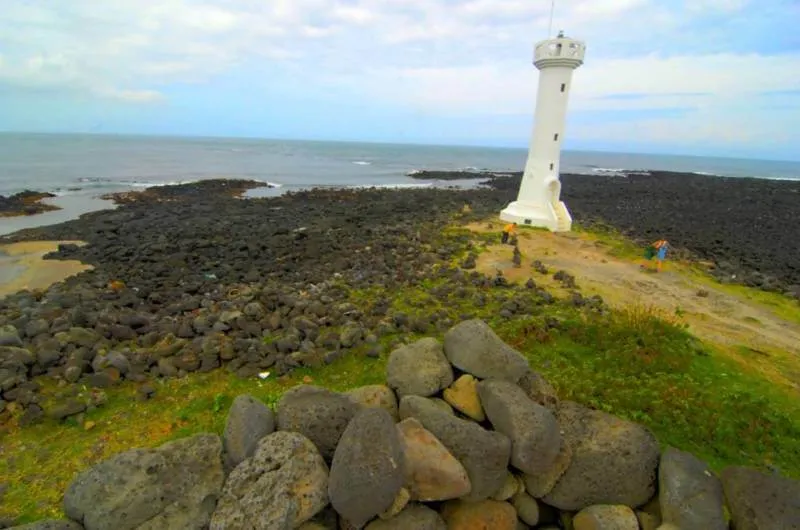 Destination: lava tubes, trick art, a volcanic crater, a Buddhist temple, and a sex park — a weekend around Jeju-do (South Korea) (SFW) Destination: lava tubes, trick art, a volcanic crater, a Buddhist temple, and a sex park — a weekend around Jeju-do (South Korea) (SFW) - South Korea -