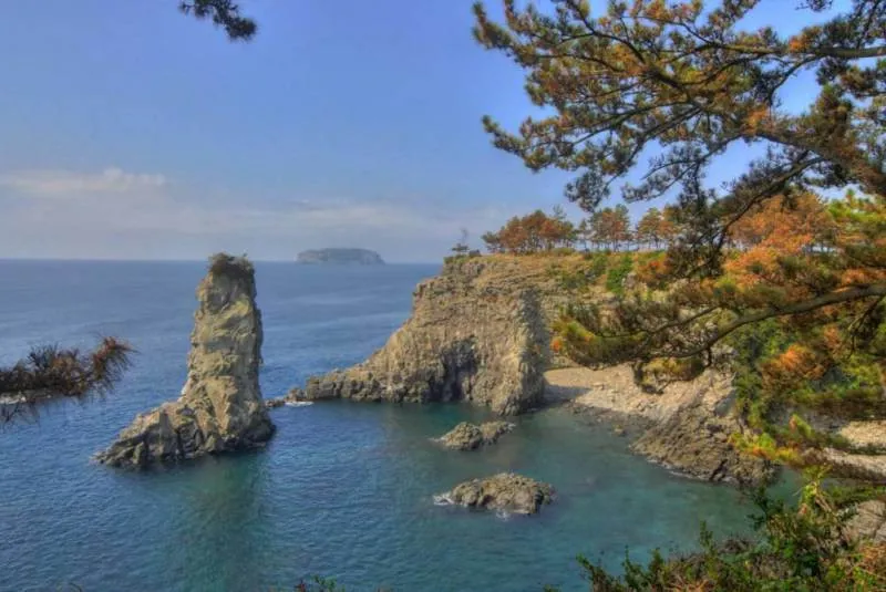 Destination: lava tubes, trick art, a volcanic crater, a Buddhist temple, and a sex park — a weekend around Jeju-do (South Korea) (SFW) Destination: lava tubes, trick art, a volcanic crater, a Buddhist temple, and a sex park — a weekend around Jeju-do (South Korea) (SFW) - South Korea -