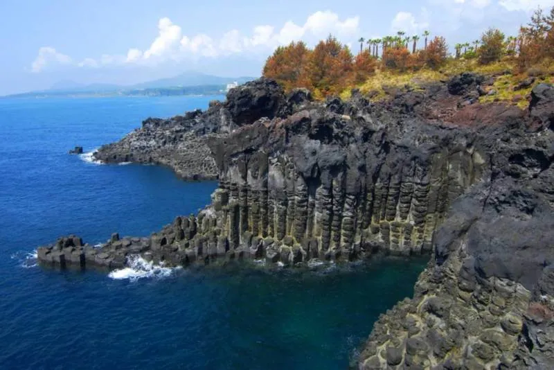 Destination: lava tubes, trick art, a volcanic crater, a Buddhist temple, and a sex park — a weekend around Jeju-do (South Korea) (SFW) Destination: lava tubes, trick art, a volcanic crater, a Buddhist temple, and a sex park — a weekend around Jeju-do (South Korea) (SFW) - South Korea -