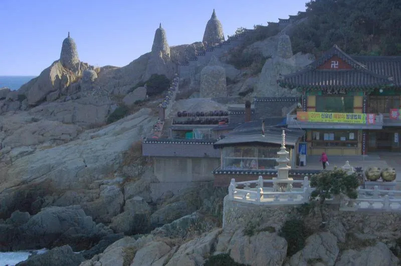 Destination: Yonggungsa — the seaside temple (Busan) Destination: Yonggungsa — the seaside temple (Busan) - South Korea -