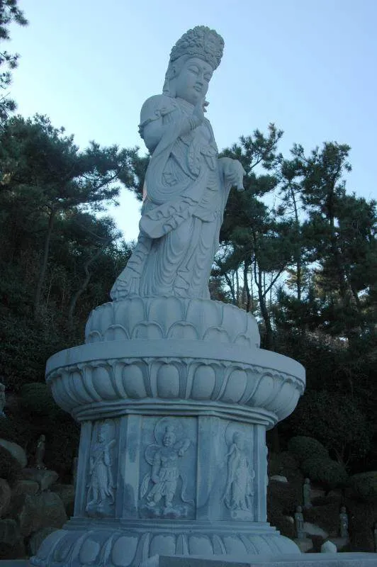 Destination: Yonggungsa — the seaside temple (Busan) Destination: Yonggungsa — the seaside temple (Busan) - South Korea -