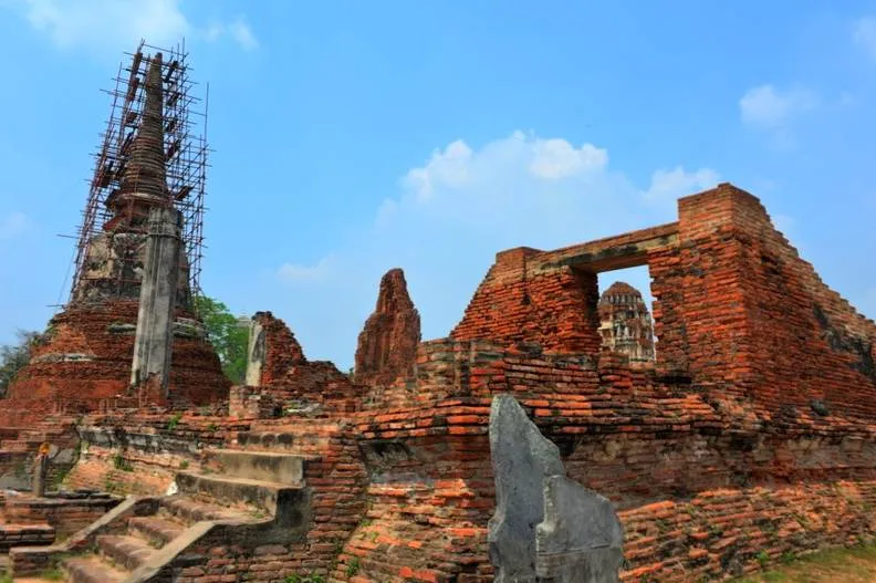 Destination: Wat Mahathat — an ancient temple with relics of the Buddha (Ayutthaya, Thailand) Destination: Wat Mahathat — an ancient temple with relics of the Buddha (Ayutthaya, Thailand) - Thailand -