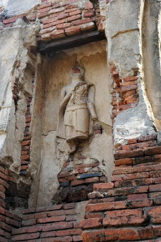 Destination: Wat Mahathat — an ancient temple with relics of the Buddha (Ayutthaya, Thailand) Destination: Wat Mahathat — an ancient temple with relics of the Buddha (Ayutthaya, Thailand) - Thailand -