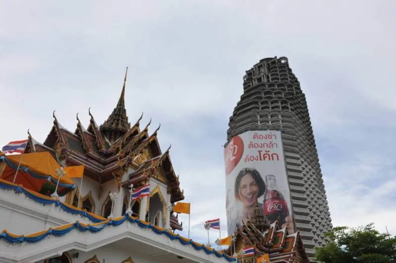 Destination: The temple shaped like a boat and Bangkok’s best-known ghost tower - Wat Yannawa and the Sathorn Unique (Bangkok, Thailand) - Thailand -