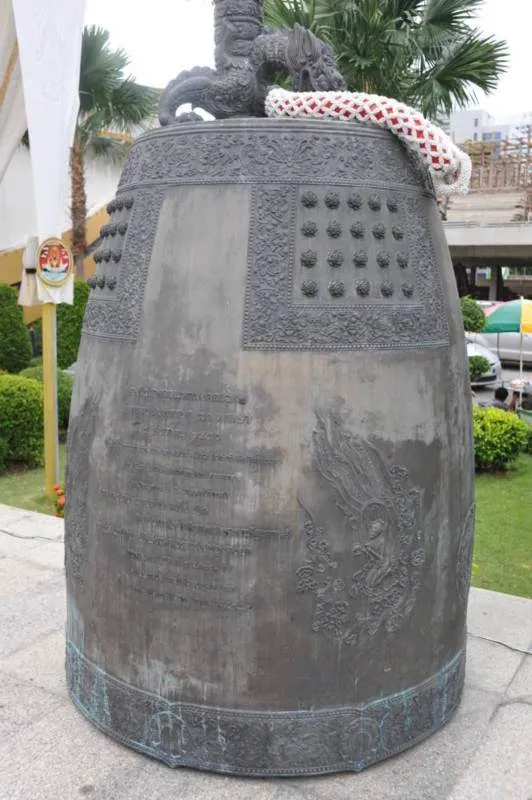 Destination: The temple shaped like a boat and Bangkok’s best-known ghost tower - Wat Yannawa and the Sathorn Unique (Bangkok, Thailand) - Thailand -