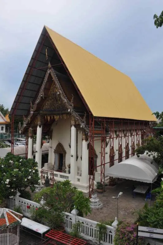 Destination: The temple shaped like a boat and Bangkok’s best-known ghost tower - Wat Yannawa and the Sathorn Unique (Bangkok, Thailand) - Thailand -
