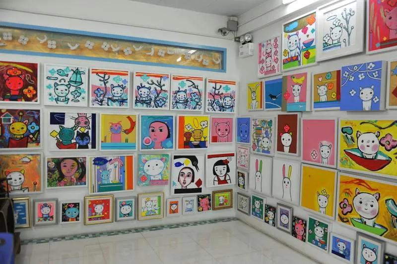 Destination: the Million Toy Museum — dancing Fiona’s, Ultra Man’s, and plush bunnies in cabinets… - Thailand -