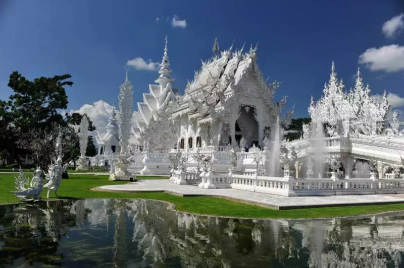 Destination: the White Temple — a shiny, artistic take on Buddhist beliefs - Thailand -