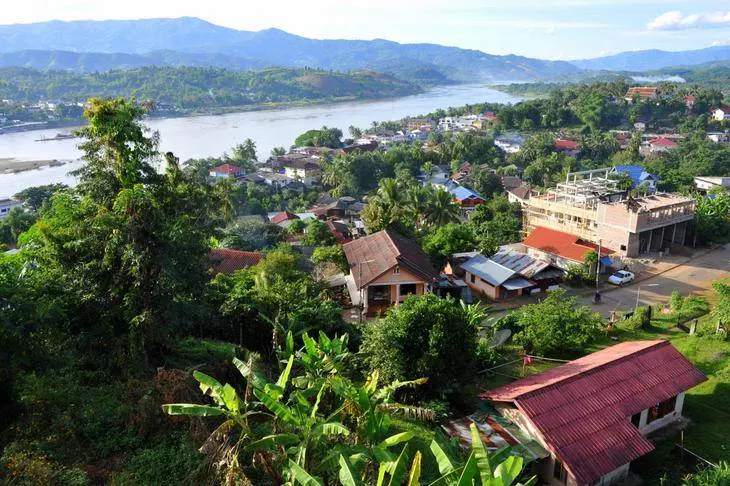 Destination: Huay Xai – the Laos border town with a former French fort and hellish temple (Laos) (SFW)