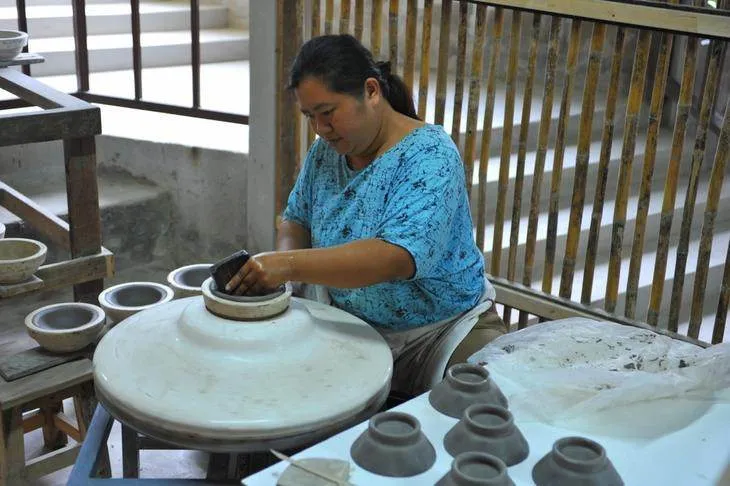 Destination: Dhanabadee Ceramic Museum — where the… chicken bowls are made? (Northern Thailand) - Thailand -