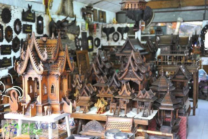 Destination: Baan Tawai Handicrafts Center — your home for kitschy wooden crafts (Thailand) - Thailand -