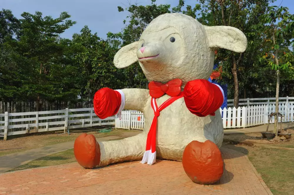 Destination: Hug You Sheep Farm — a haven for selfie-takers! (Lampang, Thailand)