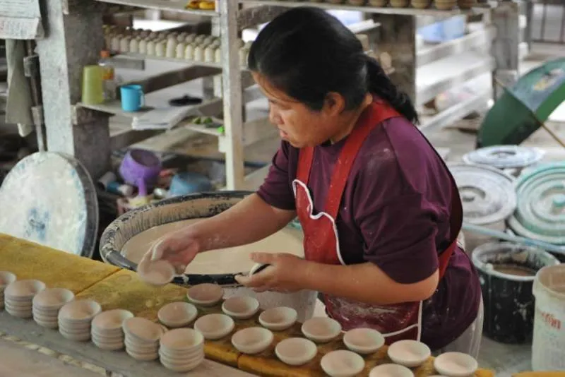 Destination: Dhanabadee Ceramic Museum — where the… chicken bowls are made? (Northern Thailand) - Thailand -