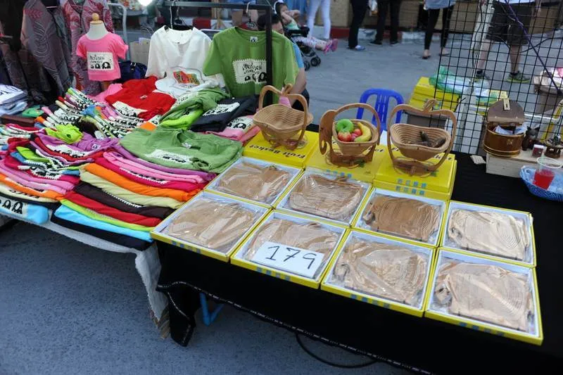 Destination: Wat Rong Meng — ever seen an elephant drivers license? (Chiang Mai, Thailand) - Thailand -