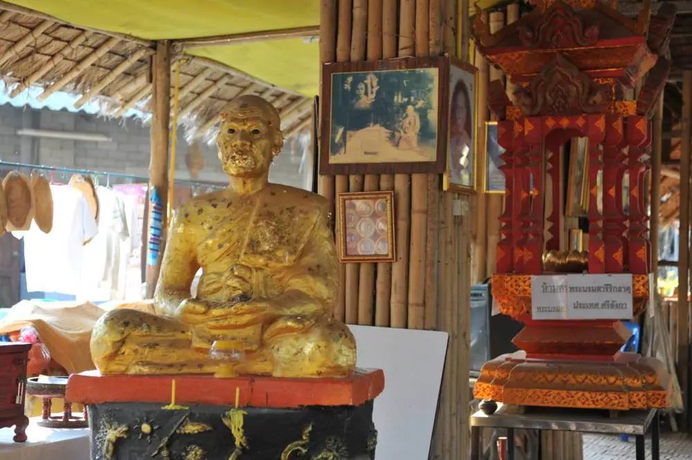 Destination: the Buddhist temple with horses… and a boxing ring? (Northern Thailand)