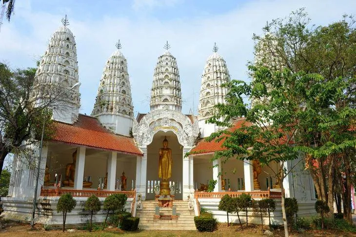 Destination: Sukhothai — what happens when tourism changes a town? (Thailand) - Thailand -