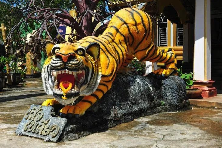 Destination: Wat Tham Sua — 1,237 steps to the top of the Tiger Cave (Krabi, Thailand) Destination: Wat Tham Sua — 1,237 steps to the top of the Tiger Cave (Krabi, Thailand) - Thailand -
