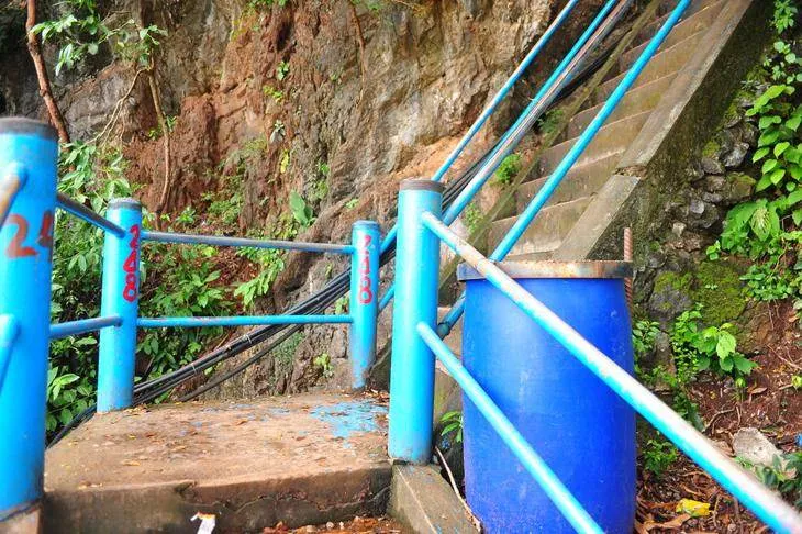 Destination: Wat Tham Sua — 1,237 steps to the top of the Tiger Cave (Krabi, Thailand) Destination: Wat Tham Sua — 1,237 steps to the top of the Tiger Cave (Krabi, Thailand) - Thailand -