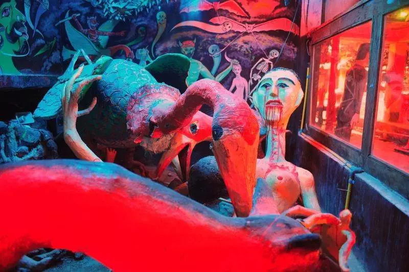 Destination: Wat Puet Udom — a freaky, colorful hell temple (NSFW) (central Thailand)