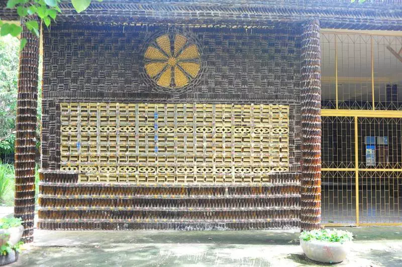 Destination: Wat Lan Kuad - the temple made from a million glass bottles (Sisaket, Thailand) - Thailand -